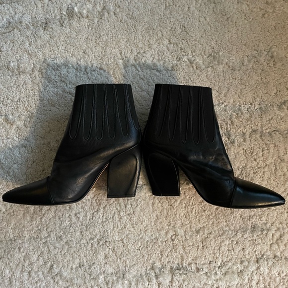🛒 LAST CALL‼️ Maria Broton Tobillo Booties - Picture 2 of 6